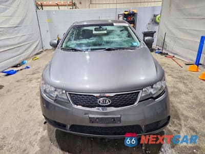 Piąte zdjęcie samochodu w środku: 2013 KIA FORTE EX VIN:KNAFU4A23D5739343 - miniatura