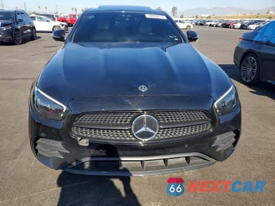 Piąte zdjęcie samochodu w środku: 2021 MERCEDES-BENZ E 350 VIN:W1KZF8DB0MA946038 - miniatura