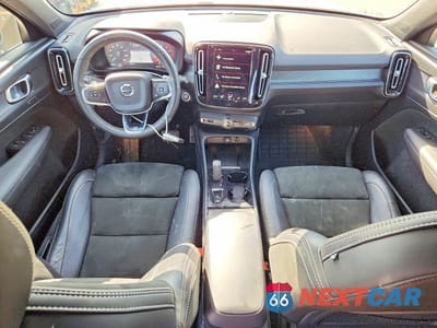 Zdjęcie 8 z 13 samochodu: 2019 VOLVO XC40 T5 R-DESIGN VIN:YV4162UM2K2110113 - miniatura