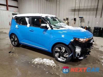 Czwarte zdjęcie samochodu z boku: 2023 KIA SOUL GT-LINE VIN:KNDJ53AU5P7198780 - miniatura