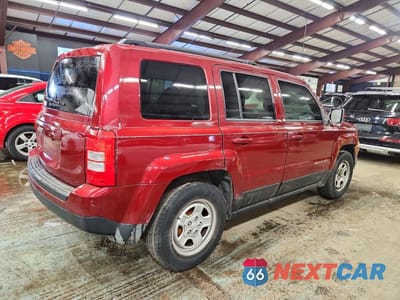 Trzecie zdjęcie samochodu z tyłu: 2016 JEEP PATRIOT SPORT VIN:1C4NJPBBXGD561593 - miniatura