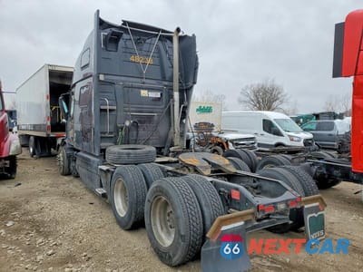 Trzecie zdjęcie samochodu z tyłu: 2018 VOLVO VN VNL VIN:4V4NC9EH4JN996668 - miniatura