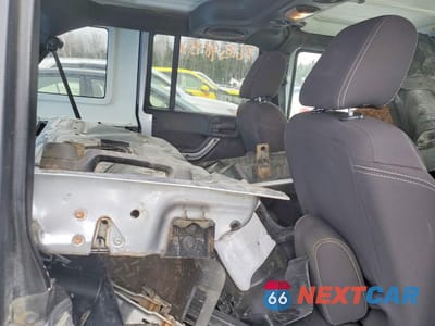 Zdjęcie 10 z 13 samochodu: 2013 JEEP WRANGLER UNLIMITED SAHARA VIN:1C4BJWEG2DL537052 - miniatura