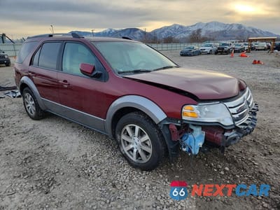 Czwarte zdjęcie samochodu z boku: 2008 FORD TAURUS X SEL VIN:1FMDK05W78GA33844 - miniatura