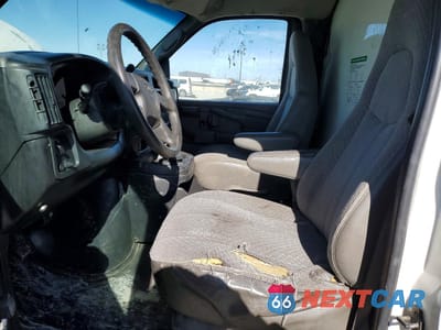 Zdjęcie 7 z 13 samochodu: 2004 GMC SAVANA BOX TRUCK VIN:1GDGG31V241902294 - miniatura