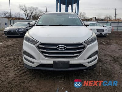 Piąte zdjęcie samochodu w środku: 2017 HYUNDAI TUCSON SE VIN:KM8J3CA46HU430906 - miniatura