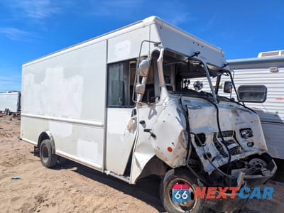 Czwarte zdjęcie samochodu z boku: 2017 FORD E450 DELIVERY VAN VIN:1FC3E4K67HDC60763 - miniatura