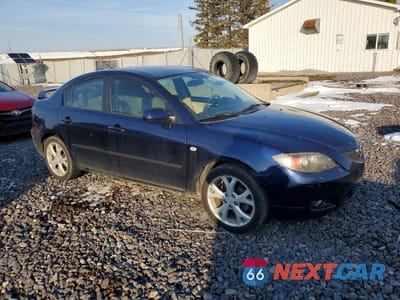 Czwarte zdjęcie samochodu z boku: 2008 MAZDA 3 I VIN:JM1BK32F081123776 - miniatura