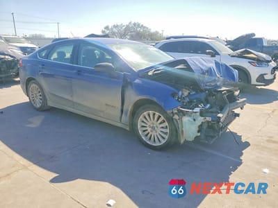 Czwarte zdjęcie samochodu z boku: 2015 FORD FUSION S HYBRID VIN:3FA6P0UU2FR132663 - miniatura