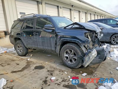 Czwarte zdjęcie samochodu z boku: 2019 TOYOTA 4RUNNER VIN:JTEBU5JR0K5645711 - miniatura