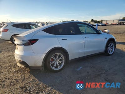 Trzecie zdjęcie samochodu z tyłu: 2021 TESLA MODEL Y VIN:5YJYGAEEXMF275293 - miniatura