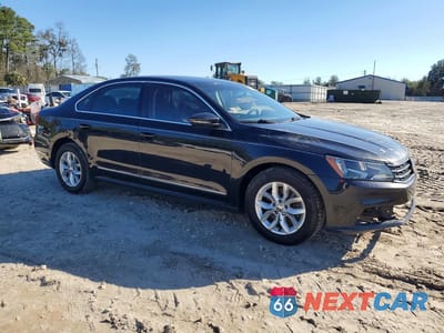 Czwarte zdjęcie samochodu z boku: 2017 VOLKSWAGEN PASSAT S VIN:1VWAT7A30HC006918 - miniatura