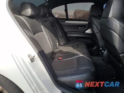 Zdjęcie 10 z 13 samochodu: 2013 BMW Motorrad M5 VIN:WBSFV9C58DC773304 - miniatura