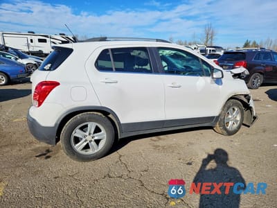 Trzecie zdjęcie samochodu z tyłu: 2016 CHEVROLET TRAX 1LT VIN:3GNCJLSB0GL126924 - miniatura