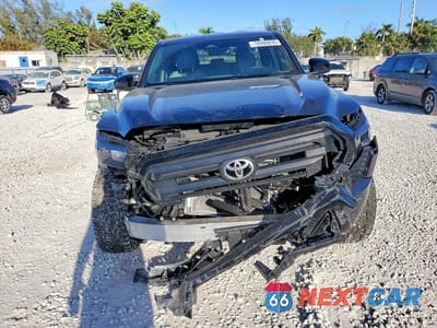 Piąte zdjęcie samochodu w środku: 2025 TOYOTA TACOMA SR5 VIN:3TMLB5JN9SM109412 - miniatura