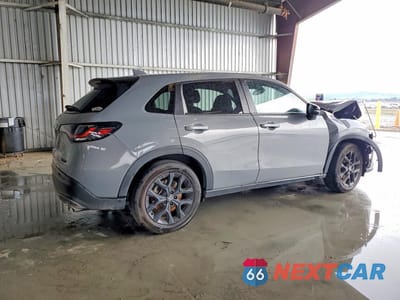 Trzecie zdjęcie samochodu z tyłu: 2024 HONDA HR-V SPORT VIN:3CZRZ1H55RM720644 - miniatura