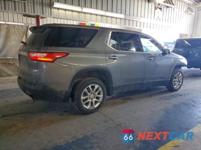 Trzecie zdjęcie samochodu z tyłu: 2018 CHEVROLET TRAVERSE LS VIN:1GNEVFKW9JJ143964 - miniatura