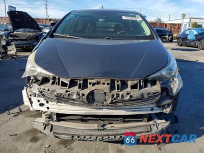 Piąte zdjęcie samochodu w środku: 2017 TOYOTA PRIUS TWO ECO VIN:JTDKARFU1H3029506 - miniatura