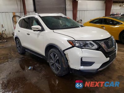 Czwarte zdjęcie samochodu z boku: 2020 NISSAN ROGUE SV VIN:JN8AT2MT5LW016907 - miniatura