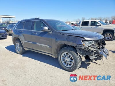 Czwarte zdjęcie samochodu z boku: 2019 JEEP GRAND CHEROKEE LAREDO VIN:1C4RJFAG3KC726956 - miniatura