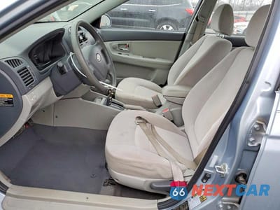 Zdjęcie 7 z 12 samochodu: 2008 KIA SPECTRA EX VIN:KNAFE121X85559297 - miniatura