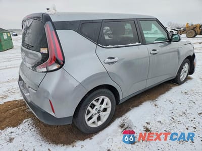 Trzecie zdjęcie samochodu z tyłu: 2023 KIA SOUL LX VIN:KNDJ23AU2P7890696 - miniatura