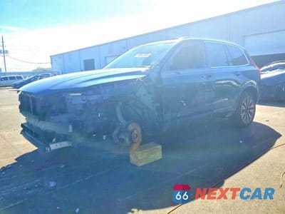 2021 VOLVO XC90 T6 MOMENTUM YV4A221K5M1704511 - główne zdjęcie licytacji z USA - miniatura