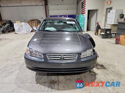 Piąte zdjęcie samochodu w środku: 2001 TOYOTA CAMRY LE V6 VIN:4T1BF22K61U968501 - miniatura