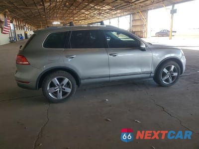 Trzecie zdjęcie samochodu z tyłu: 2011 VOLKSWAGEN TOUAREG HYBRID VIN:WVGFG9BP5BD001253 - miniatura