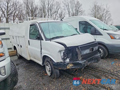 Czwarte zdjęcie samochodu z boku: 2024 CHEVROLET EXPRESS G3500 VIN:1GB0GRF76R1183419 - miniatura