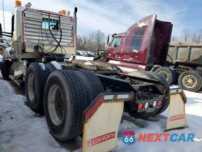 Trzecie zdjęcie samochodu z tyłu: 2022 KENWORTH T680 SEMI TRUCK VIN:1XKYD49X9NJ478065 - miniatura