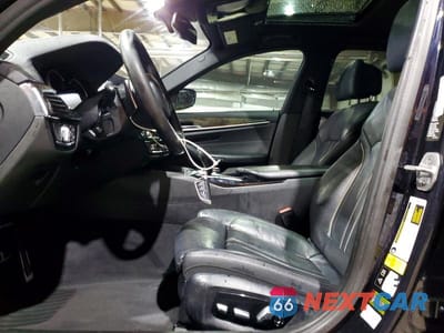 Zdjęcie 7 z 12 samochodu: 2018 BMW M550XI VIN:WBAJB9C5XJG464283 - miniatura