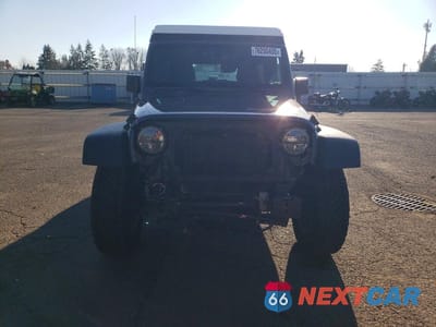 Piąte zdjęcie samochodu w środku: 2016 JEEP WRANGLER UNLIMITED SPORT VIN:1C4BJWDG1GL167623 - miniatura