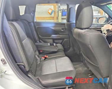 Zdjęcie 11 z 12 samochodu: 2018 MITSUBISHI OUTLANDER SE VIN:JA4AD3A3XJZ060605 - miniatura