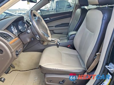 Zdjęcie 7 z 12 samochodu: 2013 CHRYSLER 300C LUXURY VIN:2C3CCASTXDH538311 - miniatura