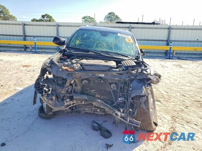 Piąte zdjęcie samochodu w środku: 2021 JEEP GRAND CHEROKEE LAREDO VIN:1C4RJEAGXMC551229 - miniatura