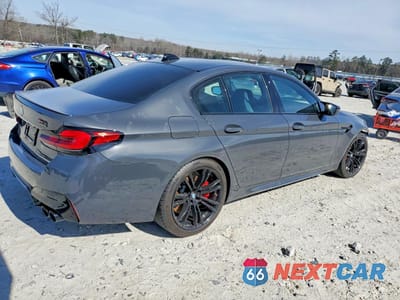 Trzecie zdjęcie samochodu z tyłu: 2021 BMW M5 VIN:WBS83CH08MCG82044 - miniatura