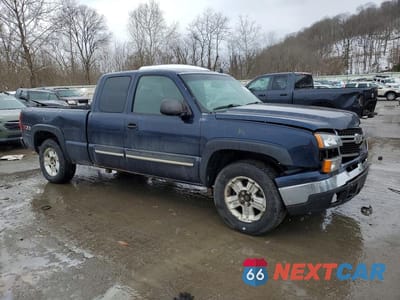 Czwarte zdjęcie samochodu z boku: 2006 CHEVROLET SILVERADO K1500 VIN:1GCEK19ZX6Z170622 - miniatura