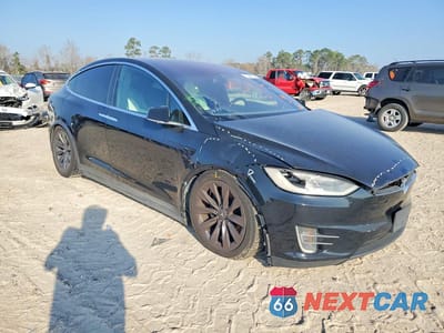 Czwarte zdjęcie samochodu z boku: 2017 TESLA MODEL X VIN:5YJXCDE26HF056769 - miniatura