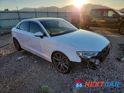 Czwarte zdjęcie samochodu z boku: 2019 AUDI A3 PREMIUM VIN:WAUBEGFF4K1020020 - miniatura