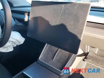 Zdjęcie 9 z 13 samochodu: 2026 TESLA MODEL Y VIN:7SAYGDEE3TA411375 - miniatura
