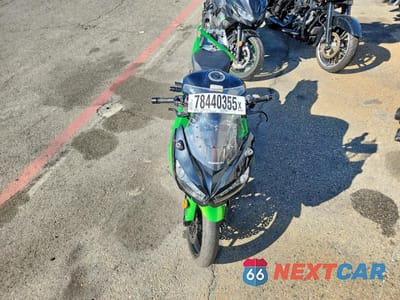 Piąte zdjęcie samochodu w środku: 2015 KAWASAKI ZX1000 M VIN:JKAZXCM16FA005546 - miniatura