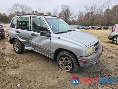 Czwarte zdjęcie samochodu z boku: 2002 CHEVROLET TRACKER VIN:2CNBJ13C326923645 - miniatura