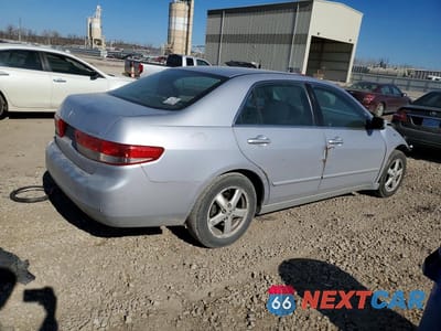 Trzecie zdjęcie samochodu z tyłu: 2004 HONDA ACCORD EX VIN:1HGCM556X4A148685 - miniatura