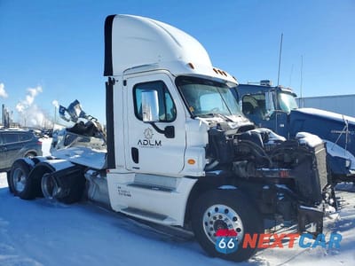 2017 FREIGLINER CASCADIA 125 3AKJGEDR7HSHX6416 - główne zdjęcie licytacji z USA - miniatura