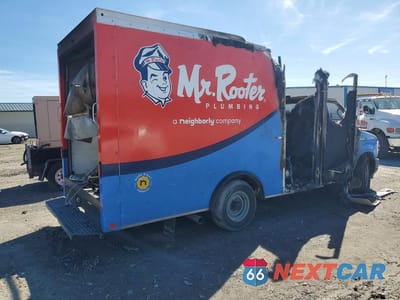 Trzecie zdjęcie samochodu z tyłu: 2022 FORD ECONOLINE E350 SUPER DUTY CUTAWAY VAN VIN:1FDWE3FK4NDC39164 - miniatura