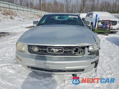 Piąte zdjęcie samochodu w środku: 2006 FORD MUSTANG VIN:1ZVHT80N165256936 - miniatura