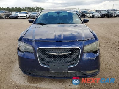 Piąte zdjęcie samochodu w środku: 2015 CHRYSLER 300 S VIN:2C3CCABGXFH736005 - miniatura
