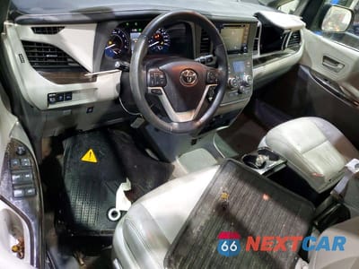 Zdjęcie 8 z 12 samochodu: 2019 TOYOTA SIENNA XLE PREMIUM 7-PASSENGER VIN:5TDDZ3DC4KS211473 - miniatura