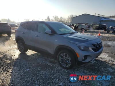 Czwarte zdjęcie samochodu z boku: 2025 KIA SELTOS LX VIN:KNDEPCAA6S7735182 - miniatura